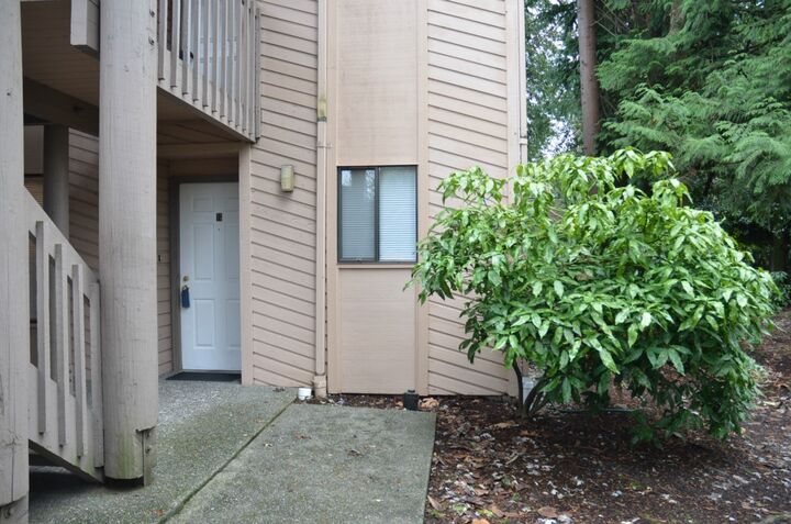 10003 NE 123rd St A-B  Kirkland WA 98034 photo