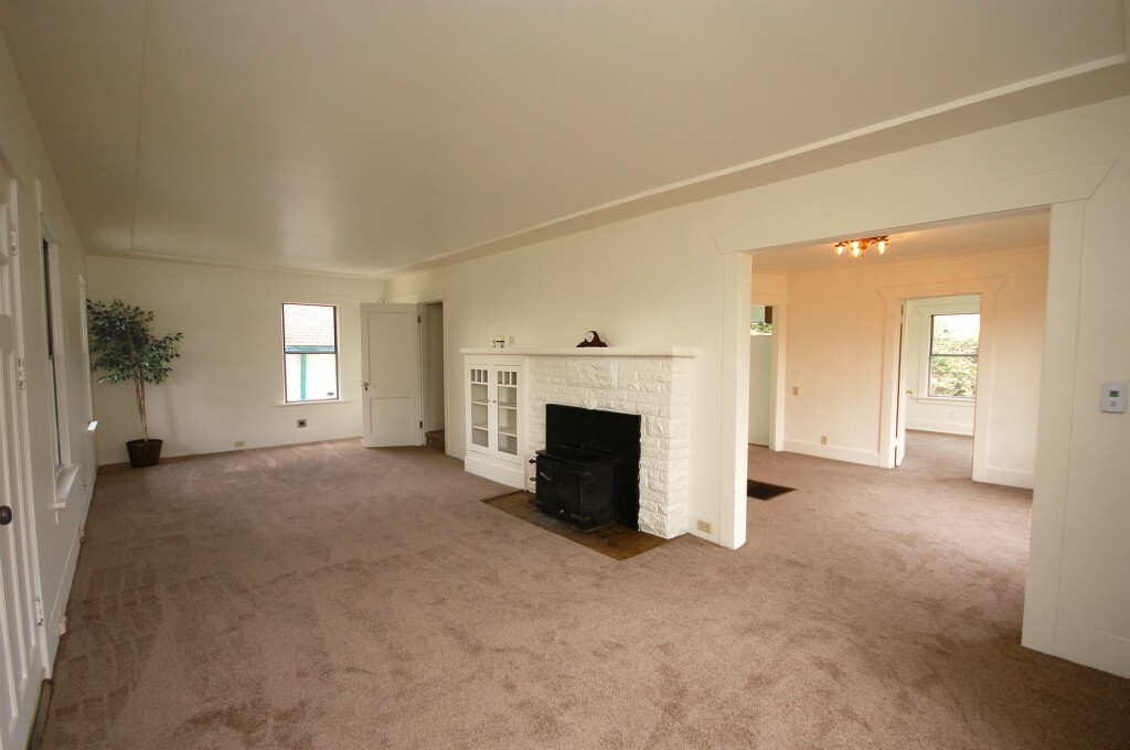 Property Photo:  814 N 128th St  WA 98133 