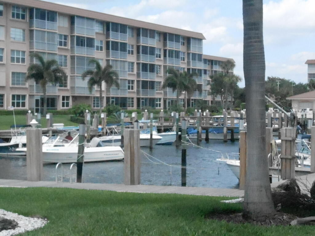 Property Photo: 911 Gardenia Drive 151 FL 33483