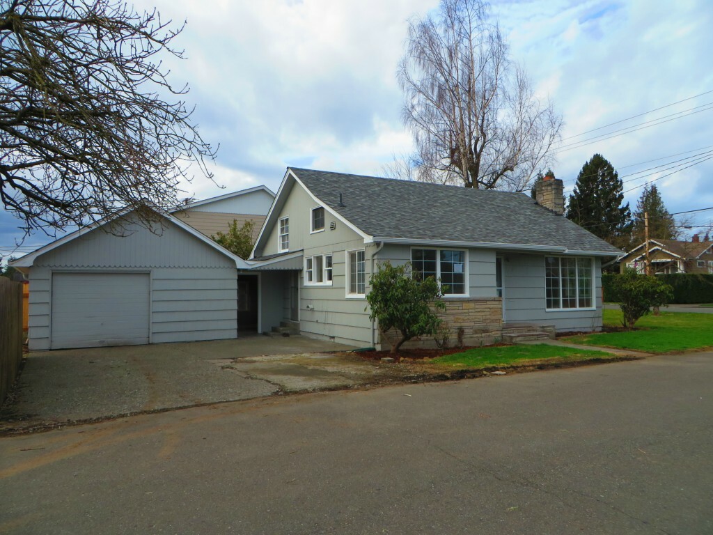 Property Photo:  2070 Roosevelt Ave  WA 98022 