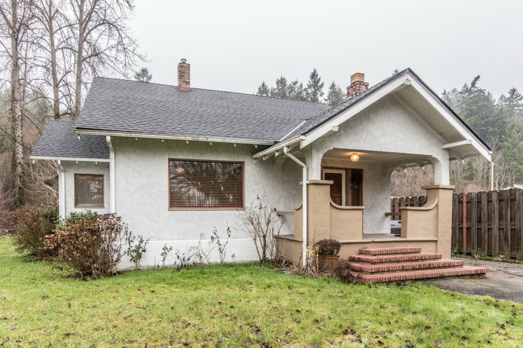 Property Photo:  11819 Valley Ave E  WA 98372 