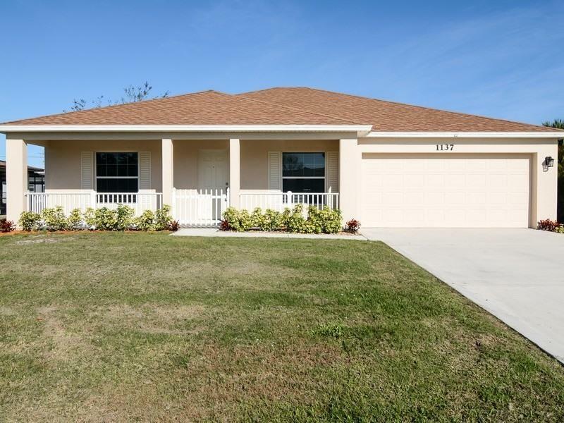 Property Photo:  1137 SE Puritan Lane  FL 34983 