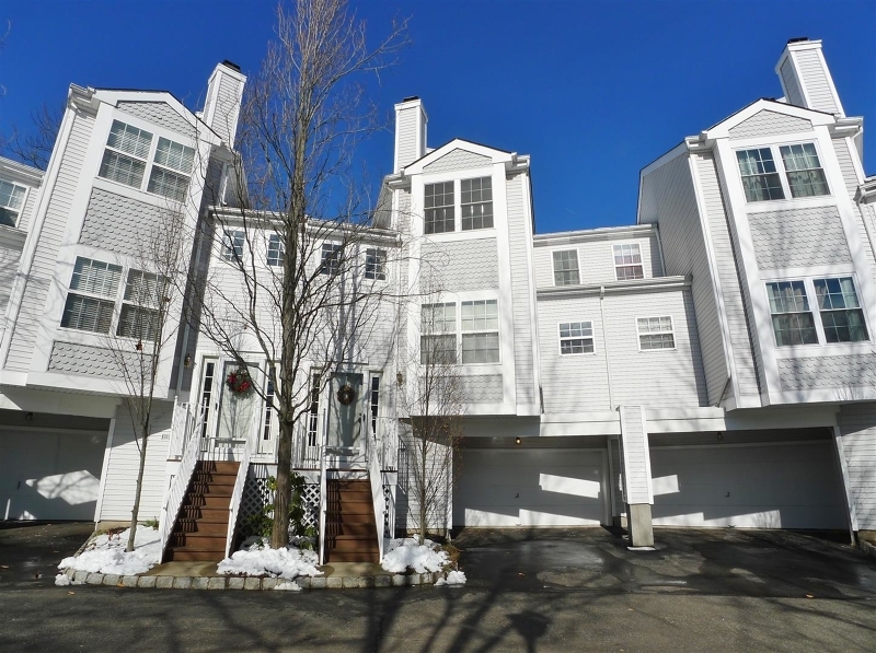 Property Photo: 1805 Springbrook Ct NJ 07981