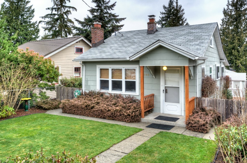 Property Photo:  1046 NE 97th St  WA 98115 