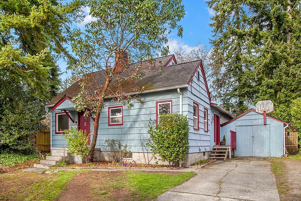 Property Photo:  712 N 165th St  WA 98133 