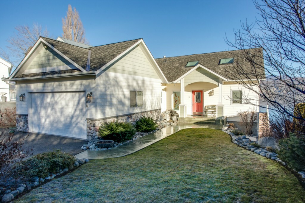 Property Photo:  4376 US 97A  WA 98816 