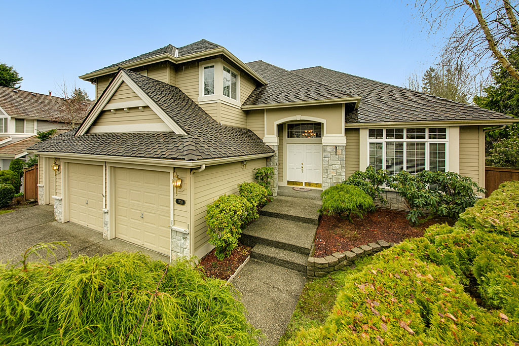 Property Photo: 1700 166th Ct SE WA 98012