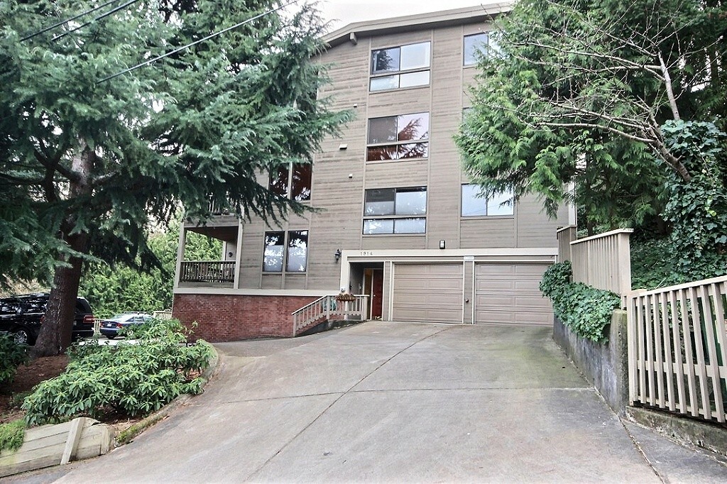 Property Photo:  1914 13th Ave W 302  WA 98119 