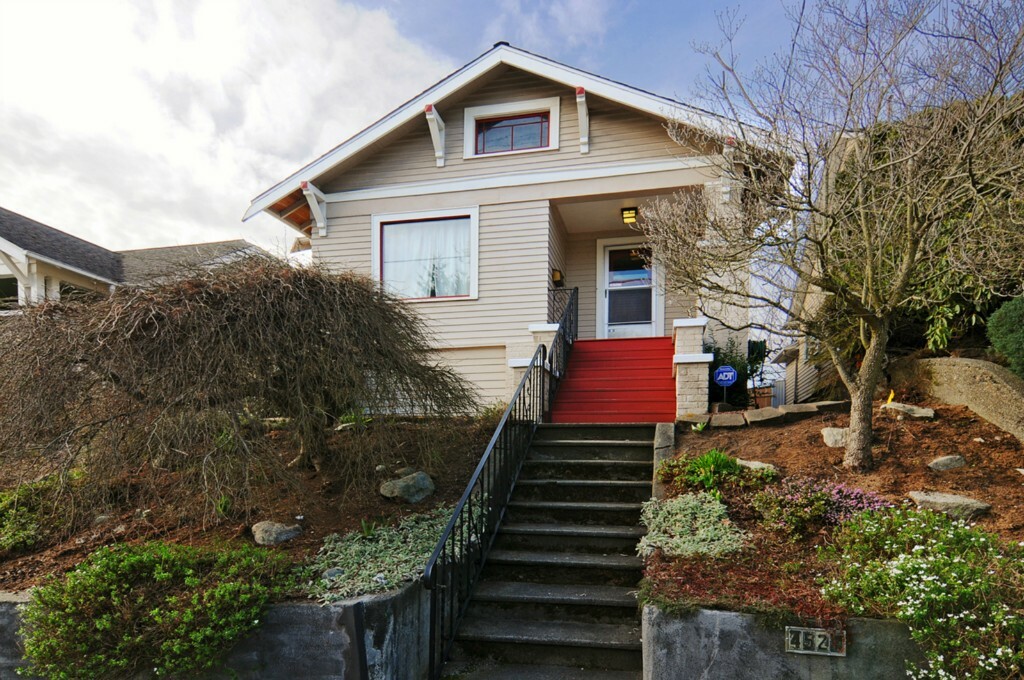 Property Photo:  4521 Thackeray Place NE  WA 98105 