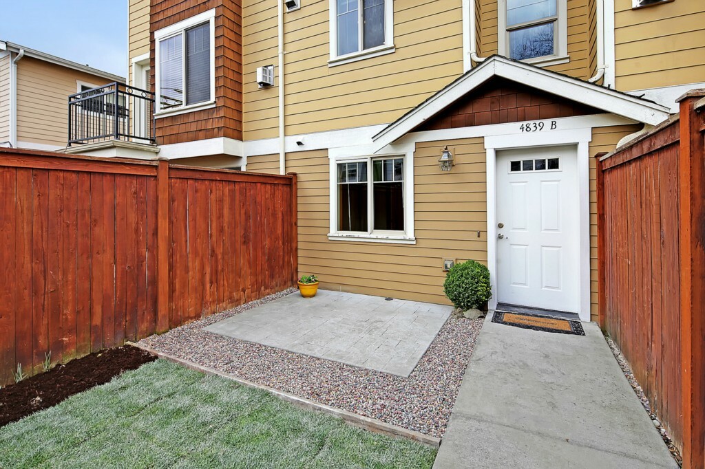 Property Photo:  4839 Delridge Wy SW B  WA 98106 