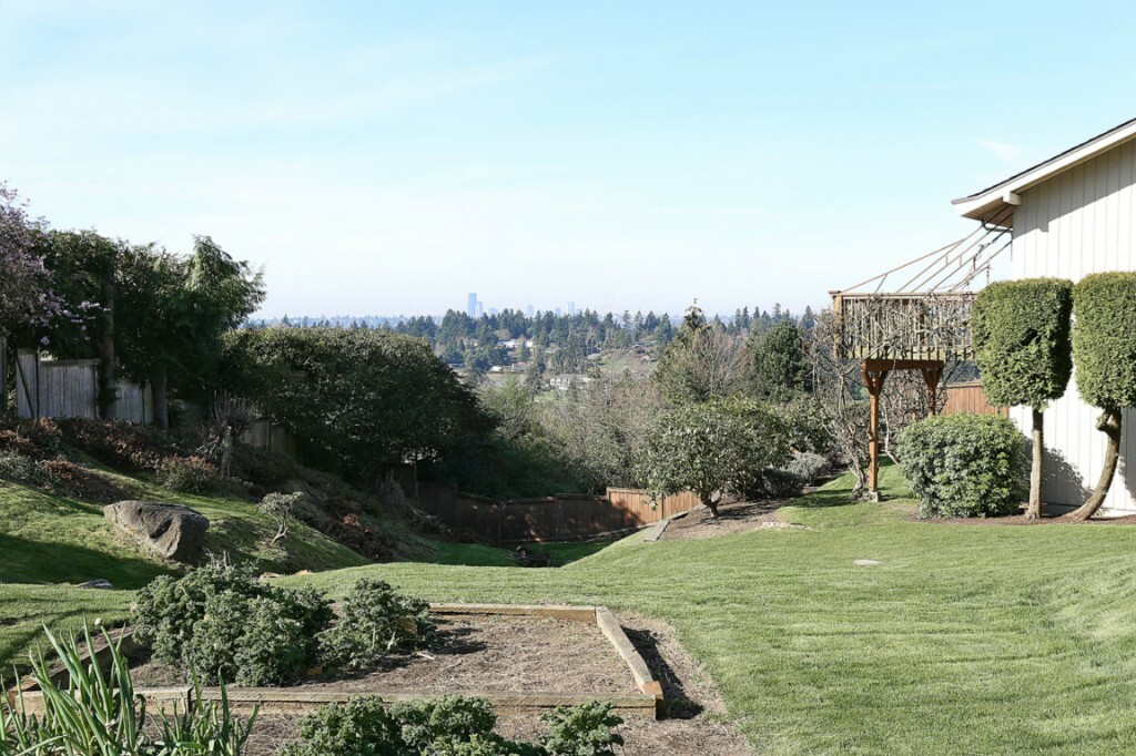 Property Photo: 8818 NE 19th St WA 98004