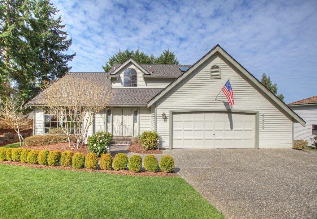 Property Photo:  4837 Mill Pond Lp SE  WA 98092 