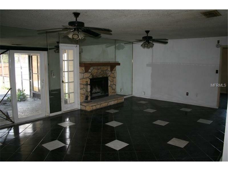 Property Photo:  1410 Elk Court  FL 32712 