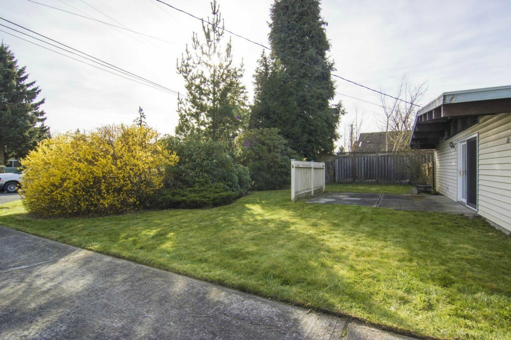 Property Photo:  111 E 67th St  WA 98404 