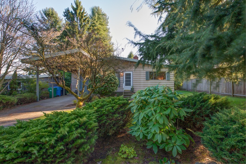 Property Photo: 903 N 167th Street WA 98133