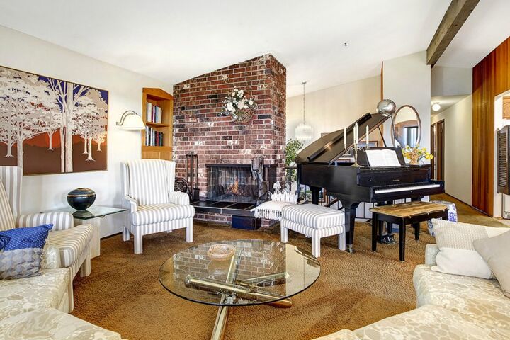 Property Photo: 6707 Sycamore Ave NW WA 98117