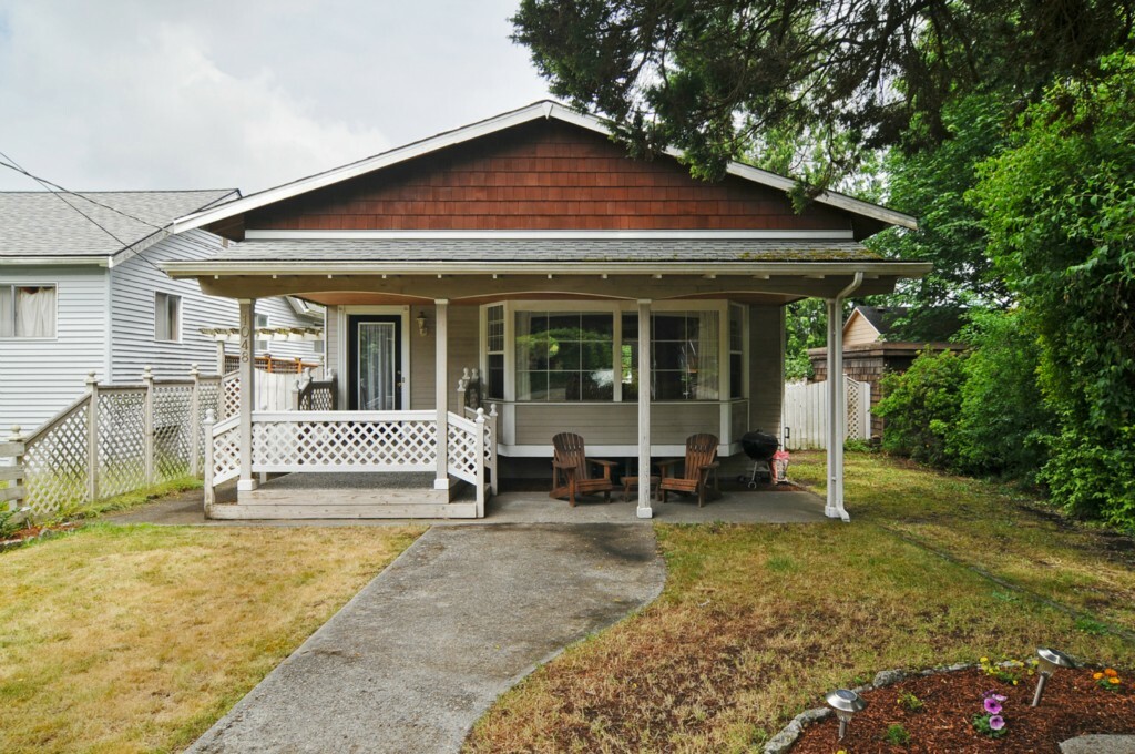 Property Photo: 1048 NE 100th St WA 98125