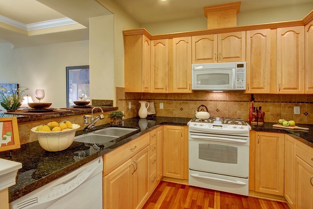 Property Photo: 4406 Providence Point Place SE 108 WA 98029