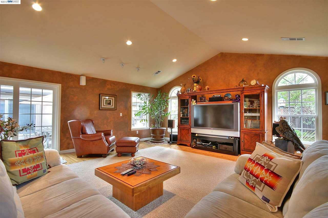 Property Photo:  5373 Manor Ct  CA 94536 