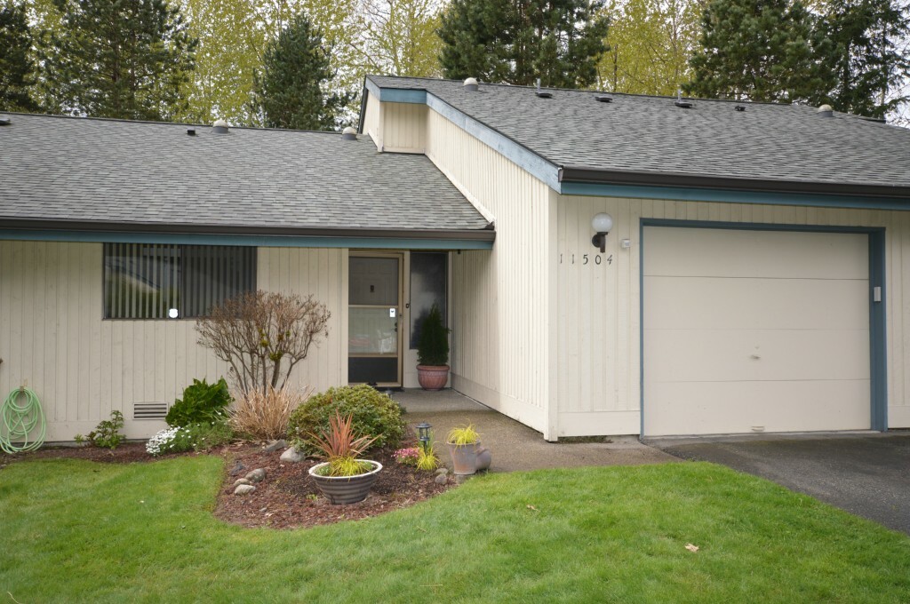 Property Photo: 11504 SE 173rd St 39 WA 98055