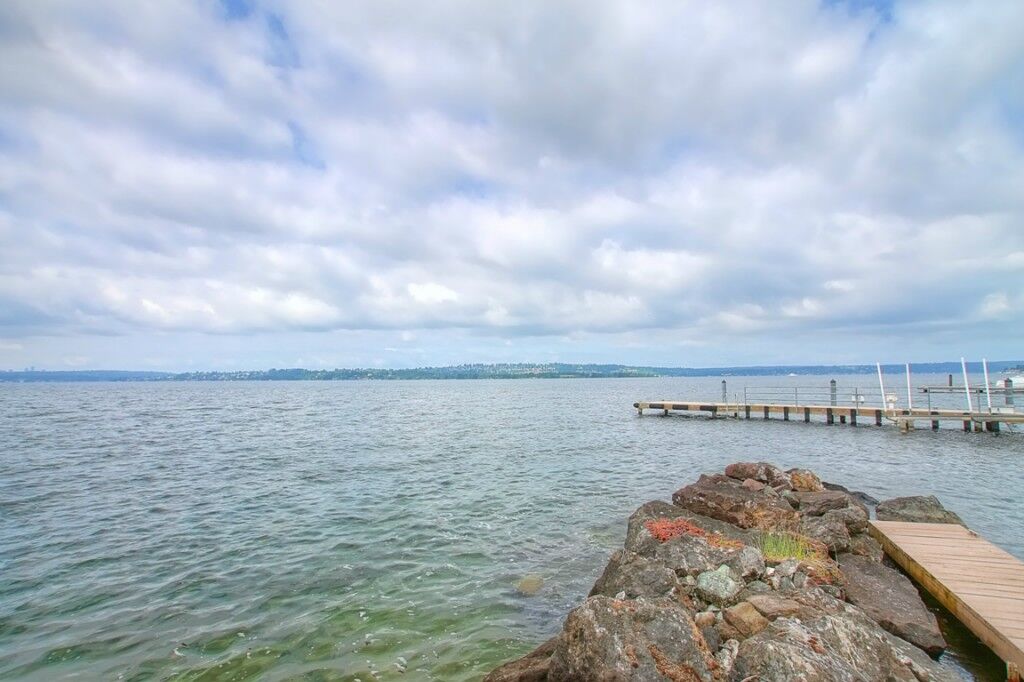 Property Photo: 191 Lake Ave W WA 98033