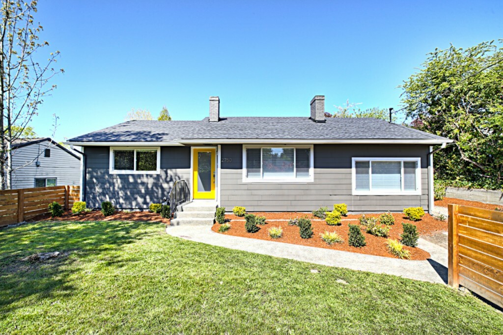 Property Photo:  2750 NE 95th St  WA 98115 