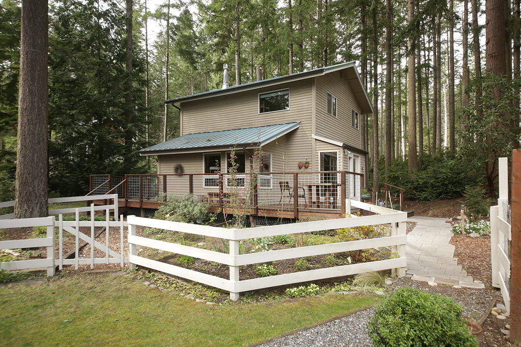 Property Photo: 4141 Redwood Dr WA 98236
