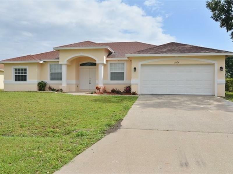 Property Photo:  1074 SW Colorado Avenue  FL 34953 