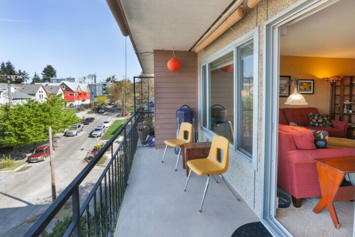 Property Photo: 303 N 44th St 302 WA 98103