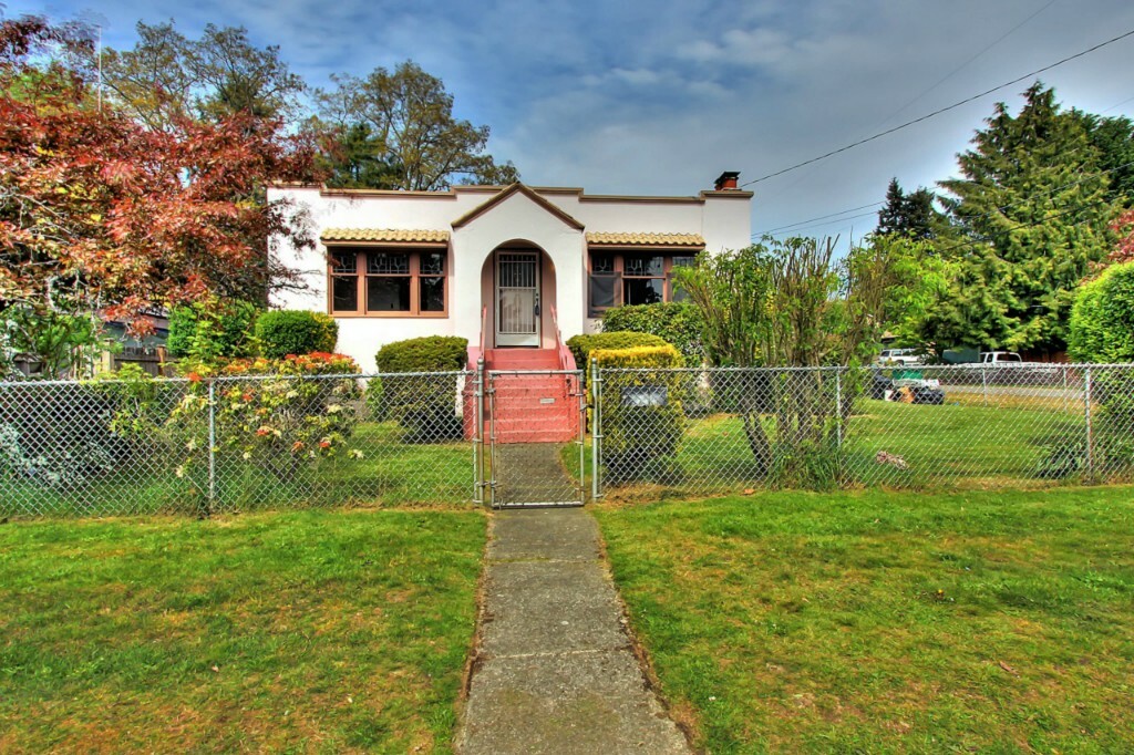 Property Photo:  422 N 122nd  WA 98133 