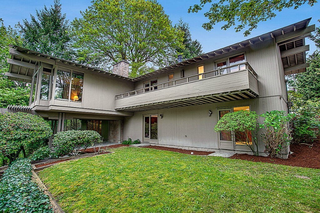 Property Photo:  4835 86th Ave SE  WA 98040 