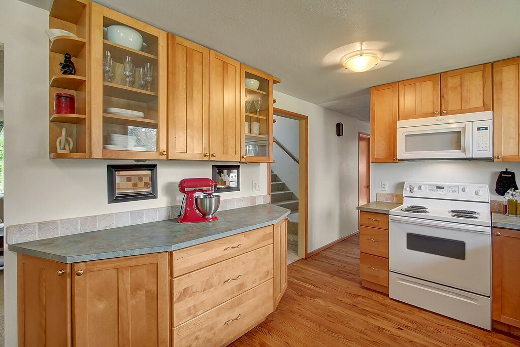 Property Photo: 207 Elma Place SE WA 98059