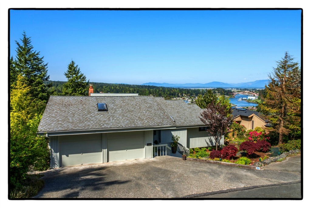 Property Photo: 582 Walla Walla Wy WA 98257