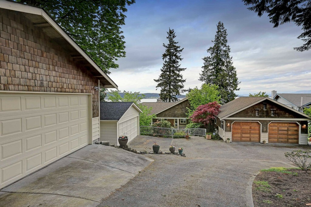 Property Photo: 516 Maple Grove Rd WA 98282