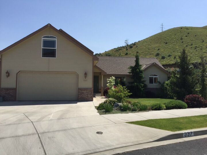 Property Photo:  337 Canyon Creek Dr  WA 98801 