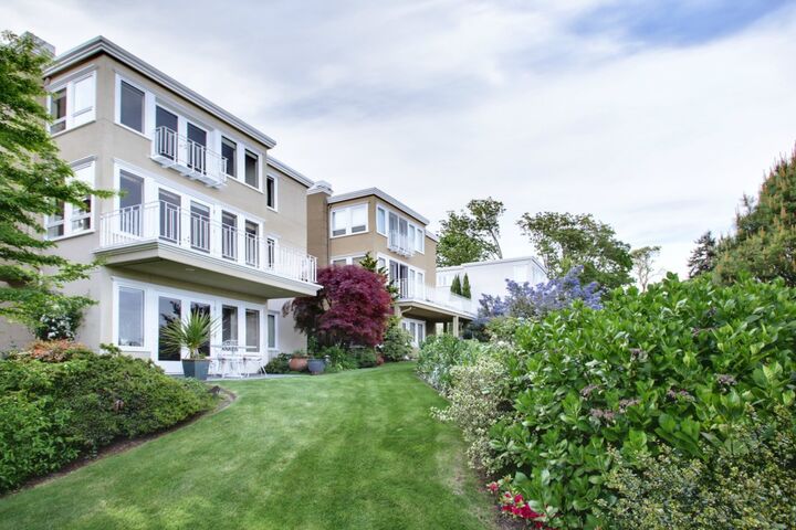 Property Photo: 1442 Madrona Dr WA 98122