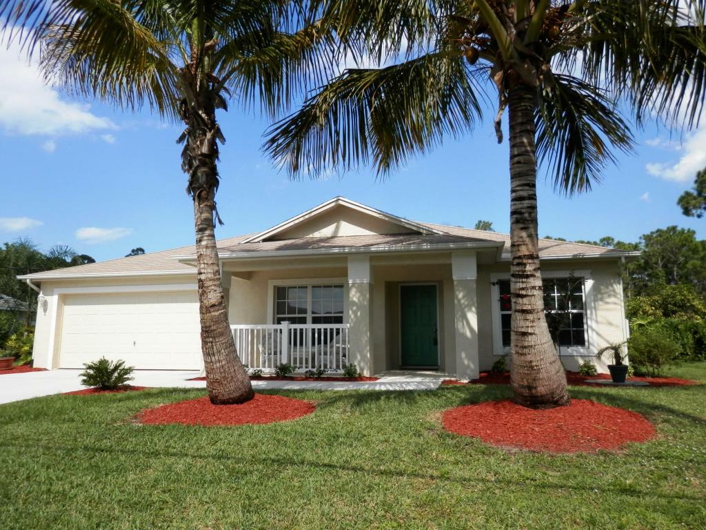 Property Photo:  1383 SE Coral Reef Street  FL 34983 