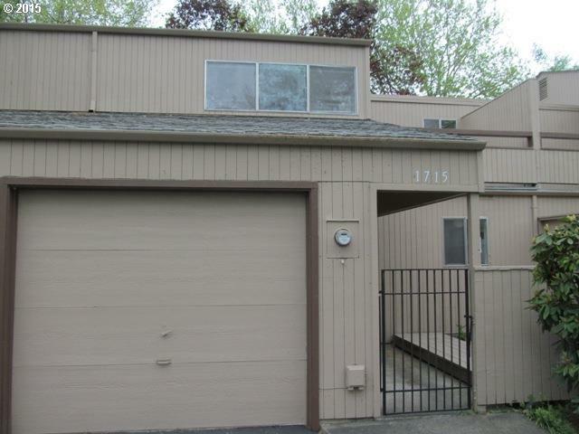 Property Photo:  1715 NW Rolling Hill Dr 379  OR 97006 