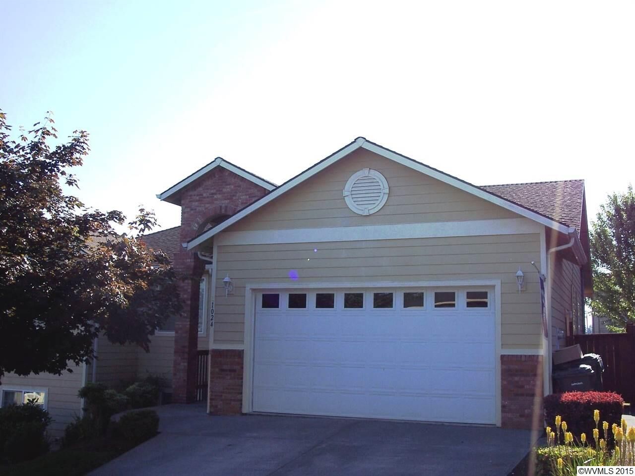 Property Photo: 1024 Fawn St NW OR 97304