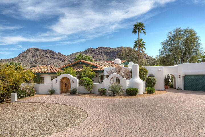 Property Photo: 7819 N 47th Place AZ 85253