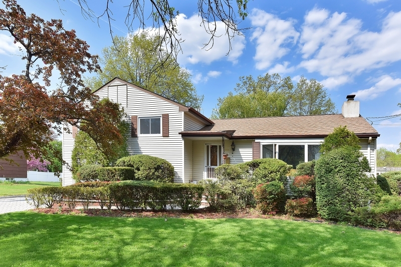 Property Photo:  22 Radburn Rd 1X  NJ 07452 