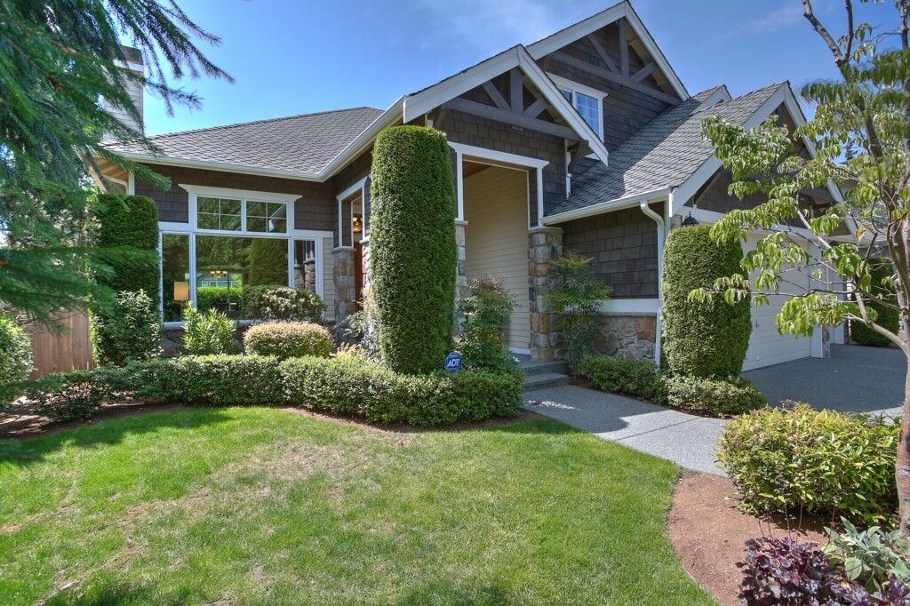 Property Photo:  433 210th Place SE  WA 98074 