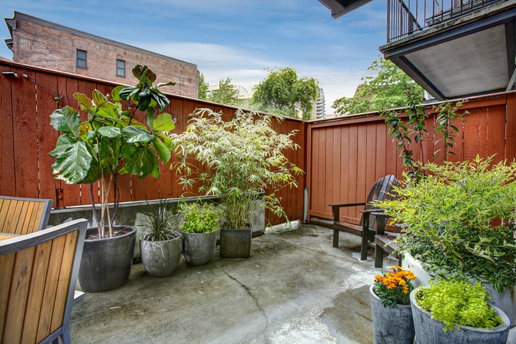Property Photo:  303 E Pike St 309  WA 98122 