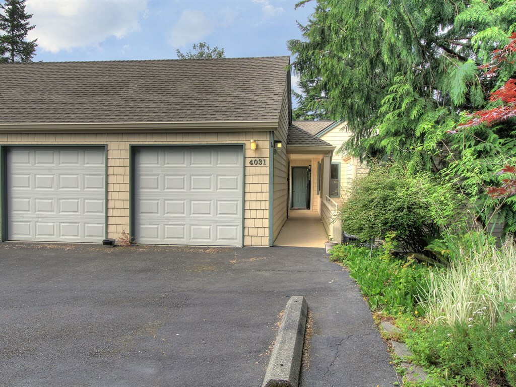 Property Photo: 4031 Providence Point Dr SE 2029 WA 98029
