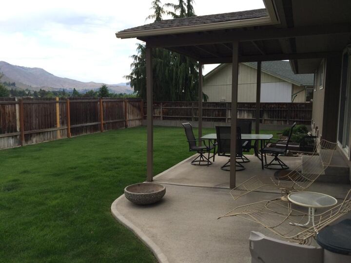 Property Photo:  1328 S Seneca St  WA 98801