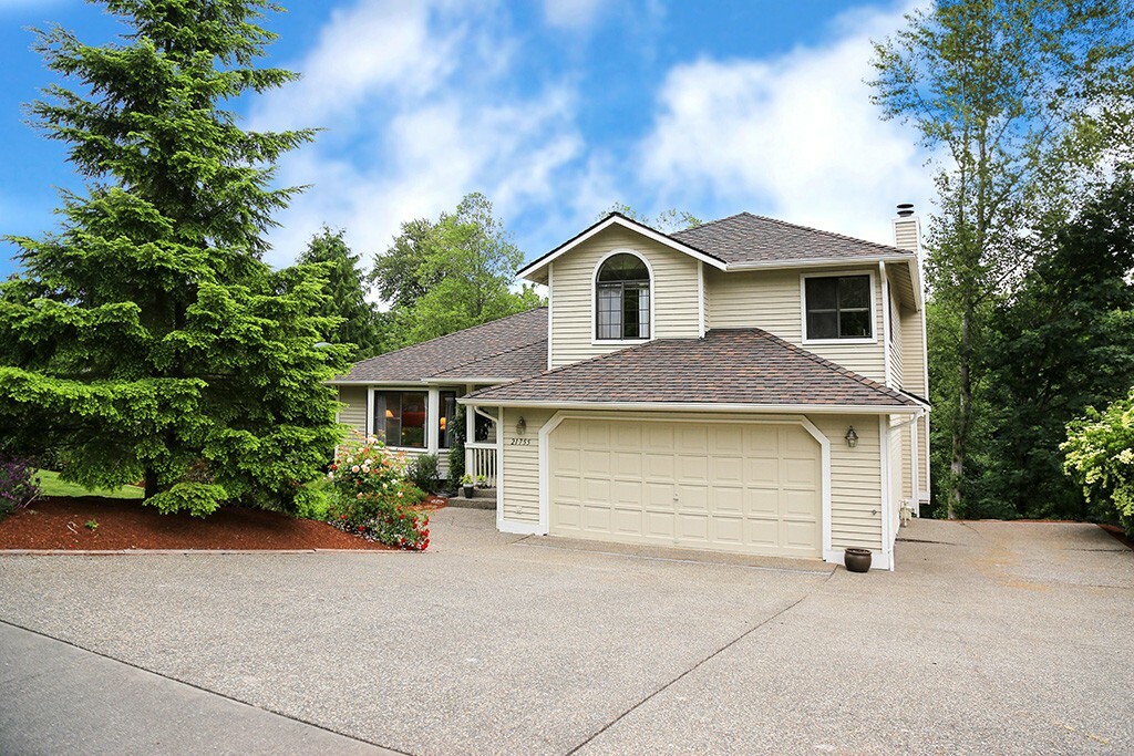 Property Photo:  21755 Oak Way  WA 98036 