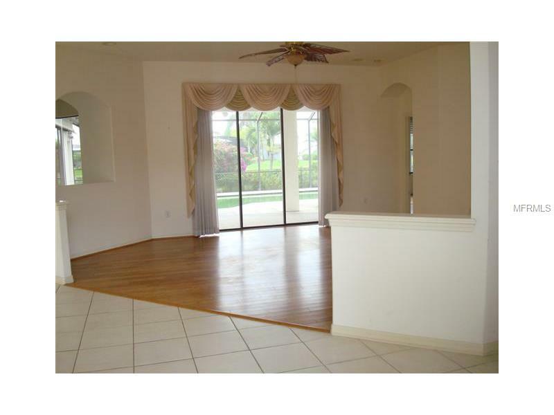 Property Photo:  8921 Huntington Pointe Drive  FL 34238 