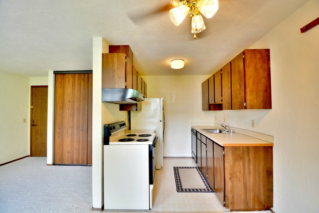 Property Photo:  2100 N 106th St 405  WA 98133 