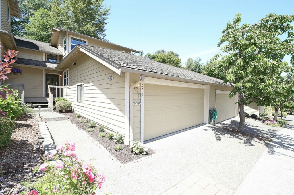 Property Photo:  2515 174th Ave NE  WA 98052 