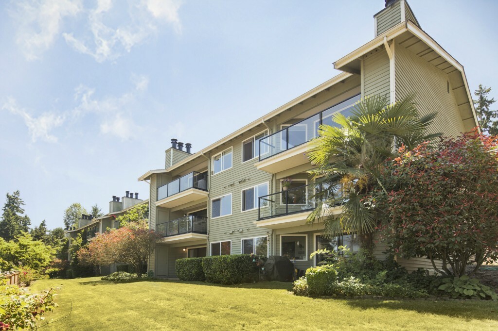 Property Photo:  4171 W Lake Sammamish Pkwy SE A102  WA 98008 